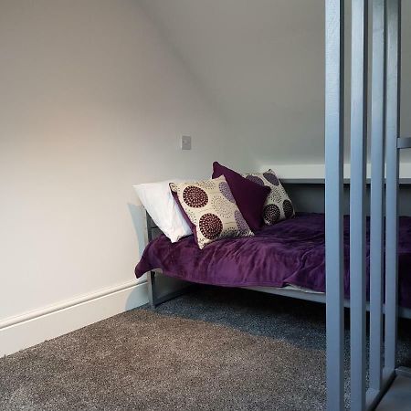 Webb place 2 bedroom apartment ! Croydon Esterno foto