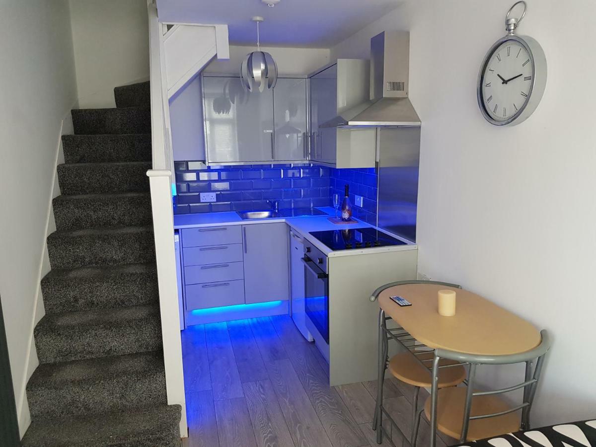 Webb place 2 bedroom apartment ! Croydon Esterno foto