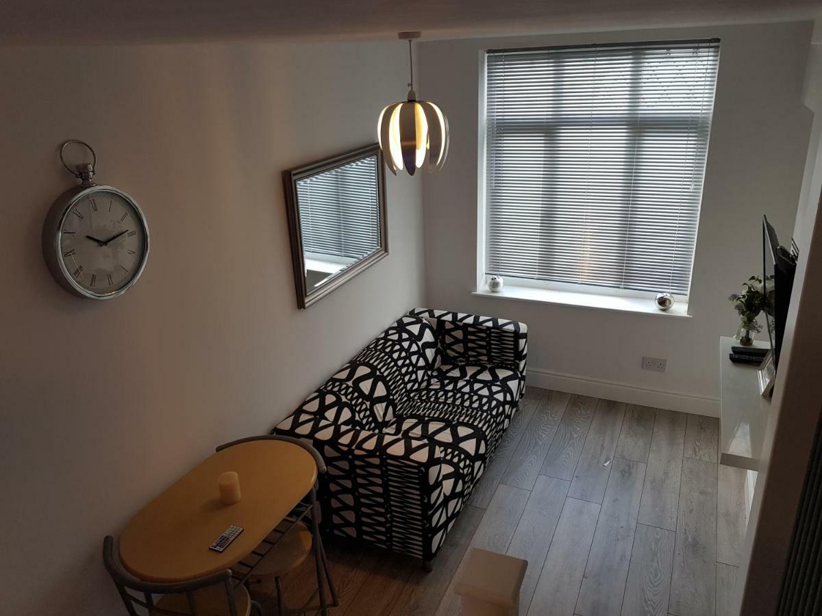 Webb place 2 bedroom apartment ! Croydon Esterno foto
