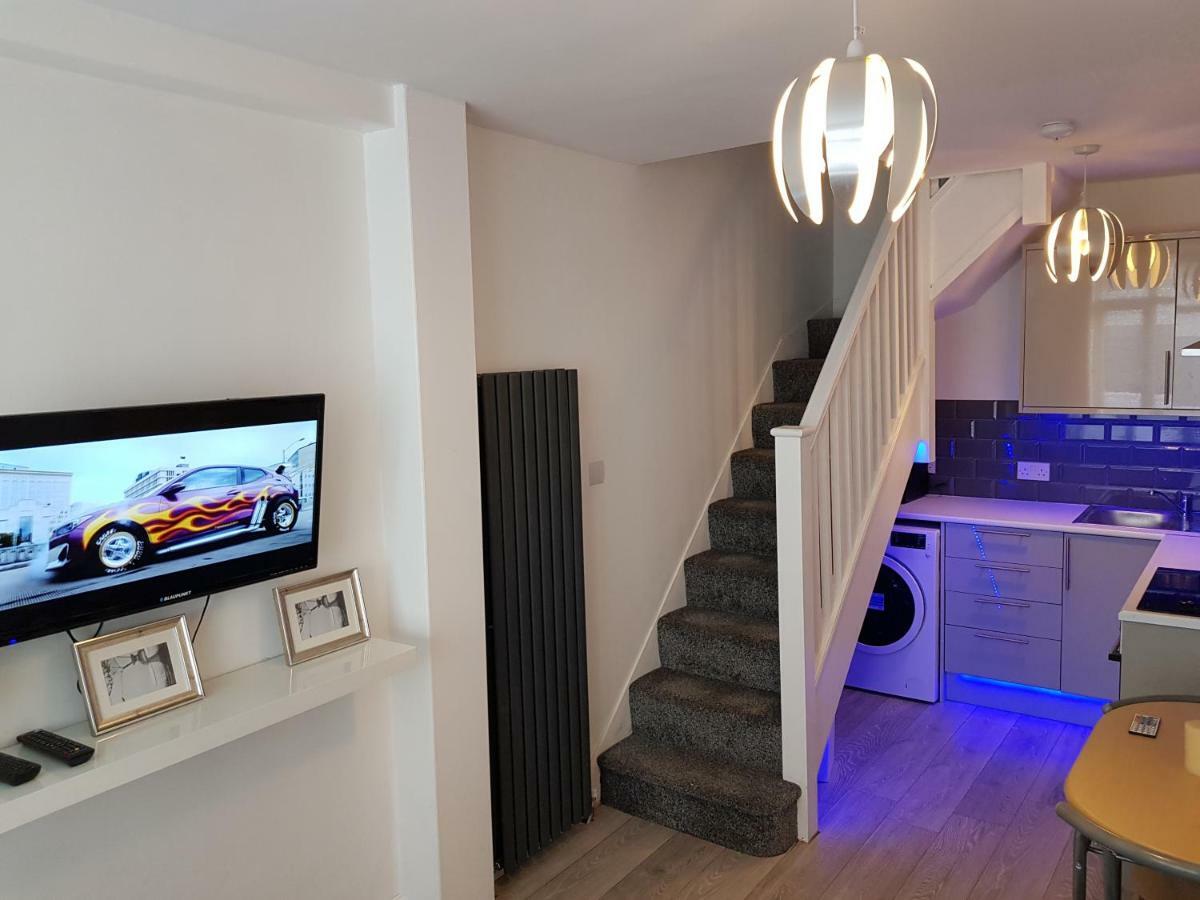 Webb place 2 bedroom apartment ! Croydon Esterno foto