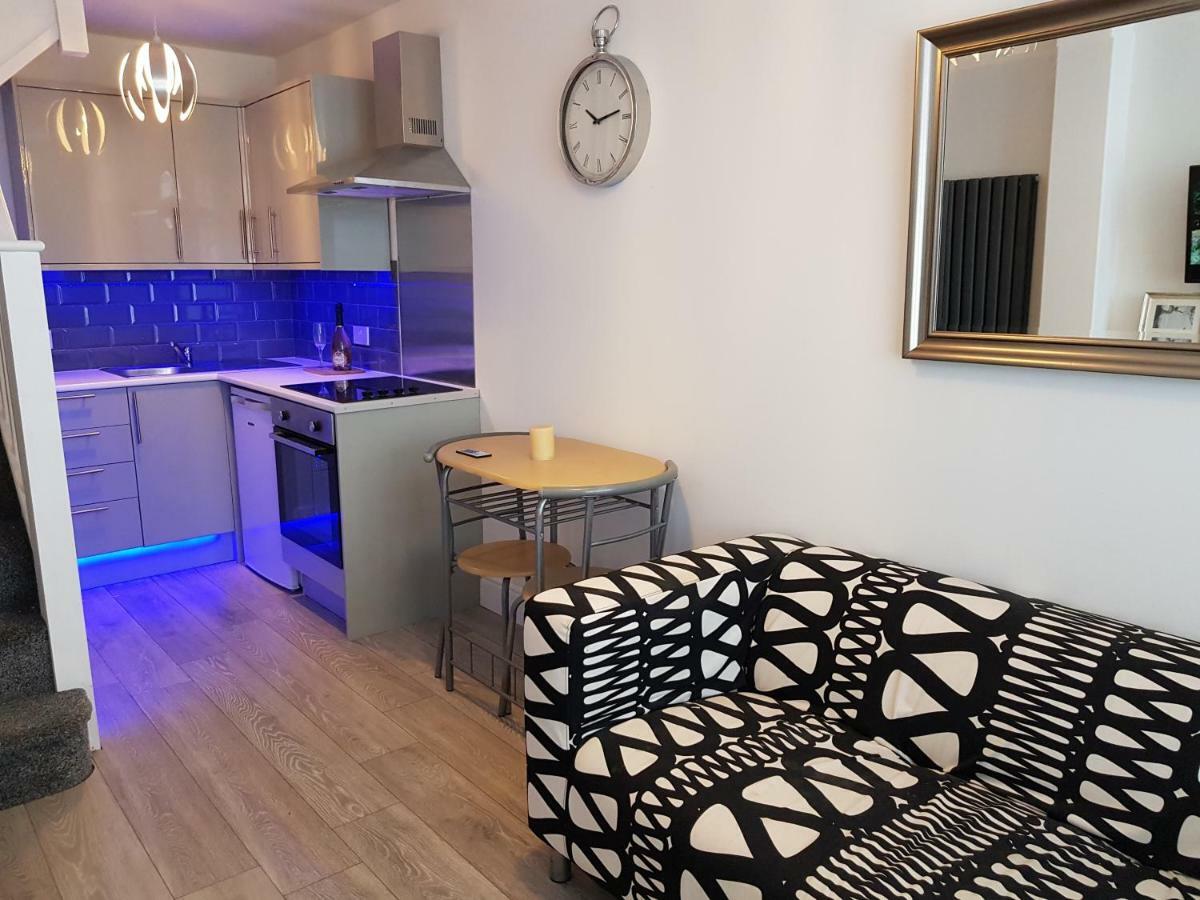 Webb place 2 bedroom apartment ! Croydon Esterno foto